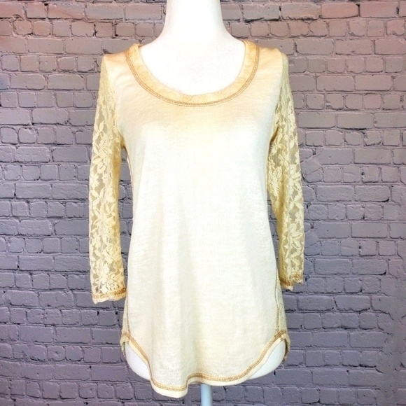𝅺MISS Me Lace Sleeve High Low Crew Neck Tee sz. SM - Picture 1 of 7